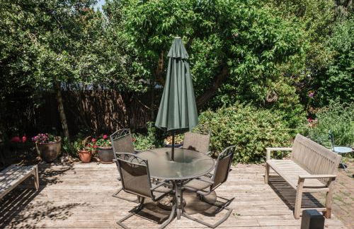 Southeast Portland Comfy & Eclectic Craftsman Home - Foto 39