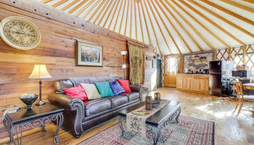 Glamping with Mountain Views! Newport Yurt Retreat! - Foto 5