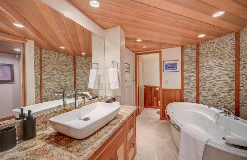 Steps to the Ellis River - Luxe, Hot Tub, Game Room - Foto 35