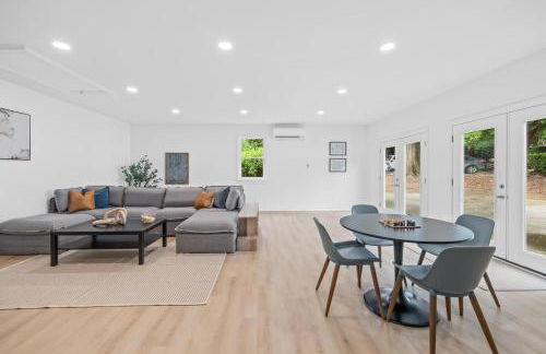 Sapphire Bloom, Boutique Lake Retreat with Hot tub - Foto 13