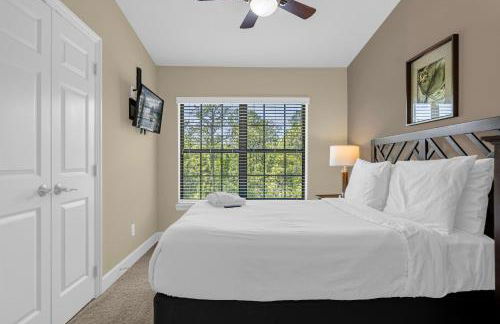 Vibrant 4BR Family Townhome 1 mile from Disney World and Disney Springs - Photo 4