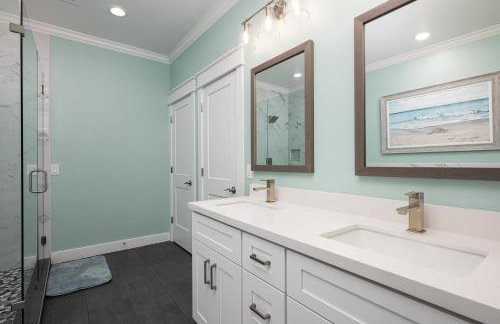 Luxury Beachfront l Sleeps 20, Hot Tub, Pool & Game Room Fun! - Foto 56