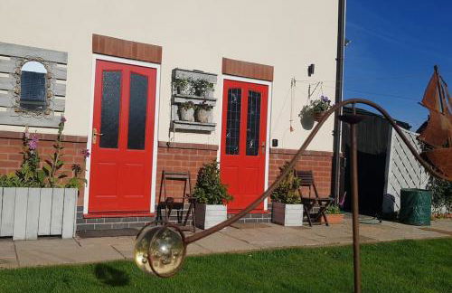 Peaceful self contained Studio in lovely garden. - Photo 18