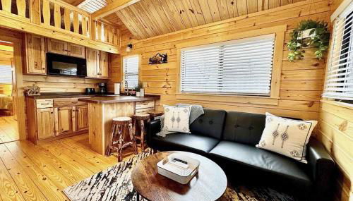 Charming Log Cabin with Loft on Lake James- Private Resort Amenities - Foto 1