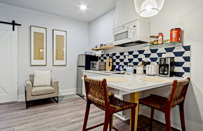 Vintage Studio 6min-plaza Dist Full Kitchen - Photo 2