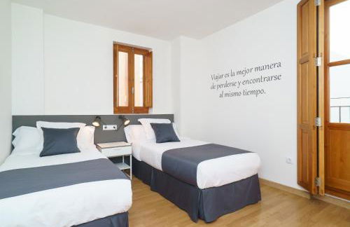 Valencia Home - Photo 40