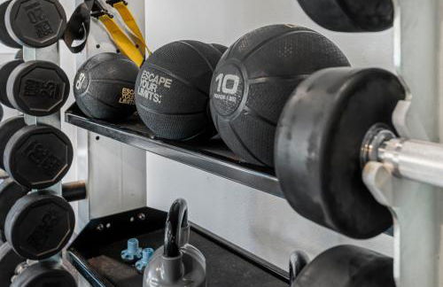 New Downtown Luxury APT ' 2 King Beds, Free Parking, Fast Wi-Fi & Gym Access! - Foto 29