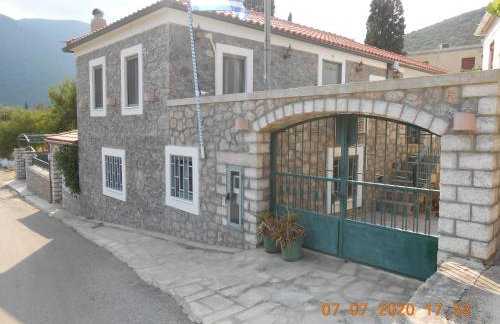 Lakonian home - Photo 2