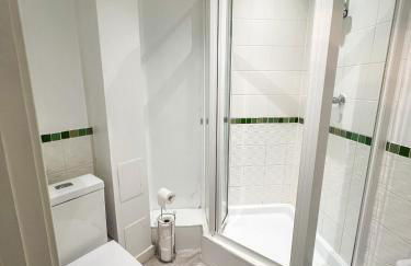 2 Double Bedroom Apartment in Edgware, London - Foto 35