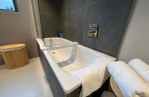 River Vista Retreat - Luxury duplex Apt - Views - Parking - Cycle storage - Spa access option - Foto 44