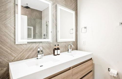 Sleeps 12 Downtown Entire home with rooftop - Foto 22