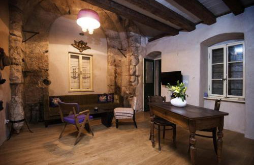 La Divine- captured by history inside Palace loft - Photo 12