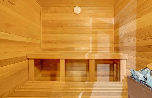 Luxe Redmond Family Home Sauna, Solarium and Creek - Foto 30