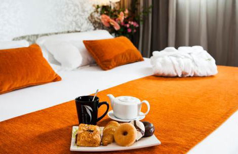 Apartosuites Jardines de Sabatini - Photo 62