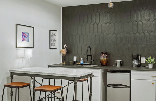 Lake Daze by Avantstay Lakefront w/ Modern Interior, Enclosed Porch & Hot Tub - Foto 25