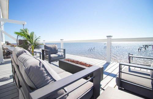 Private Waterfront Beach House with Fire-pit - Foto 3