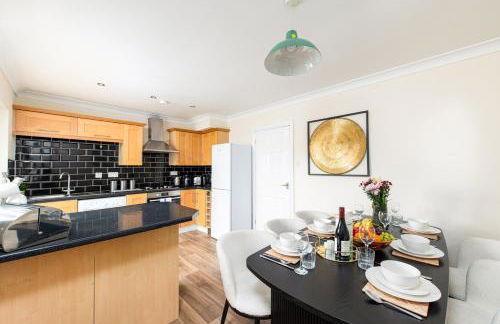 NEW Business & Long Stays- Sleeps7-by FabAccommodation - Foto 12