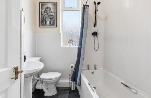 Chorlton Central l Long Stays lGroups Relocatorsl - Foto 15