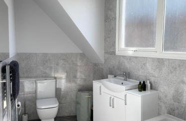 Luxury Three Bedroom Duplex Apartment Torquay Marina - Photo 8