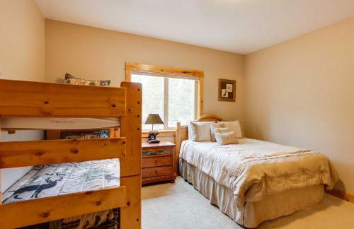 Indoor Entertainment Forested Sunriver Retreat! - Foto 30