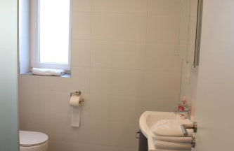 Apartment mit Küche, 2 Einzelbetten, Dusche, Parkplatz, schnellem Internet, ADA7 - Foto 9