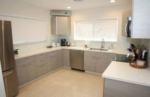 Deerfield Beach heated pool house - Photo 67