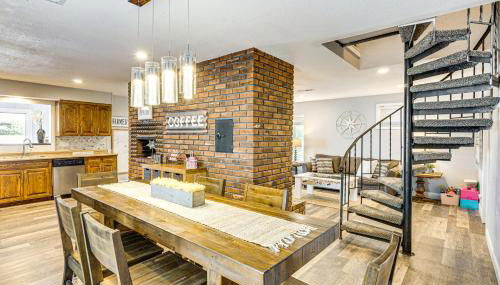 Beach and Dock! Lakefront Ozarks A-Frame Retreat - Foto 4