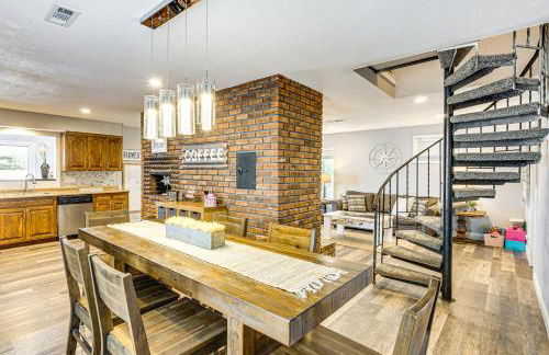 Beach and Dock! Lakefront Ozarks A-Frame Retreat - Foto 4