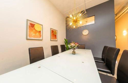 Luxurious 5BR Suite Perfect for Group of 12 guests with Pool table, Optional Parking and Gym Access Near McCormick Place and Soldier Field - Foto 37