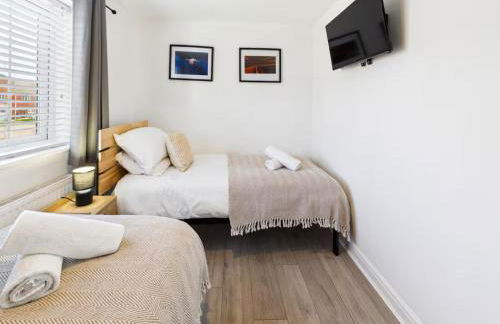 2 Bed Home Port Talbot - Perfect For Contractors & Families - Photo 10