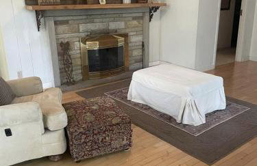 Peaceful Cabin Getaway Overlooking Tuscarawas River Valley in New Philadelphia, Ohio - Foto 8