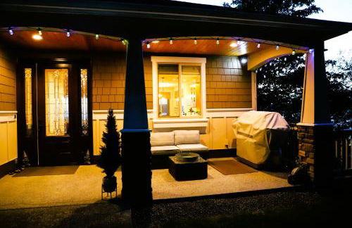 Stunning House with Views of Puget Sound! Ideal for Family Reunions - Photo 128