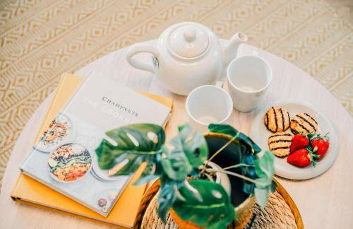 Modern Central 2 Bed Apartment with Parking - Photo 12