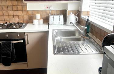 City Centre House - Pet Friendly - Free Parking - 2 Bedroom - Large Garden - Foto 18