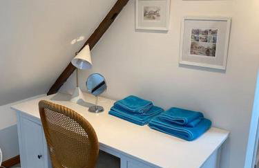 Riverside Cottage with balcony and fishing jetty - Foto 48