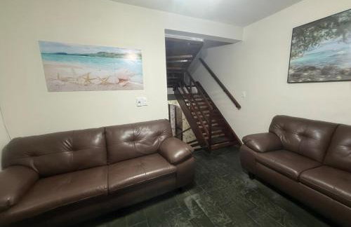 TRIPLEX piscina churrasqueira lava e seca Wi-Fi e 2 TVs em Condomínio com 90m2 no centro de Ubatuba - Foto 30