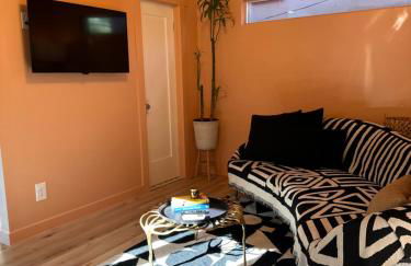 Modern, Remodeled Echo Park House-Walk to Sunset Blvd, Dodgers Stadium, Shops, Bars, Restaurants, Lake, Concerts - Photo 4