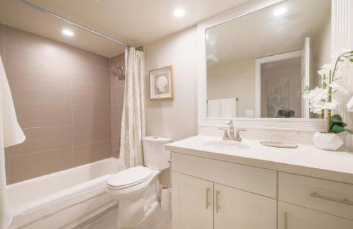 Boca Coastal Stay 2BR 2BA with Pool and Balcony - Foto 20