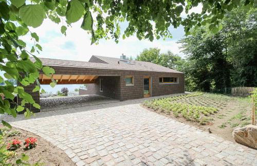 Architect House With Vintage Classics By River - Photo 12