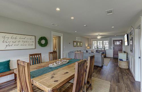 Lakefront Family Home for 12 w Picturesque Views & Patio - Foto 9