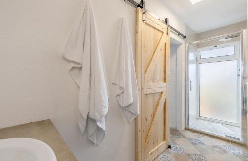 Scenic Home with Panoramic Sea & Mountain Views in São Vicente - Foto 11