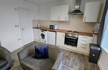 Contractor Room - Kitchen - Central Spot - Photo 3