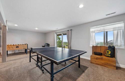 Black Hills Getaway with Hot Tub & Game Room for 18 - Foto 28