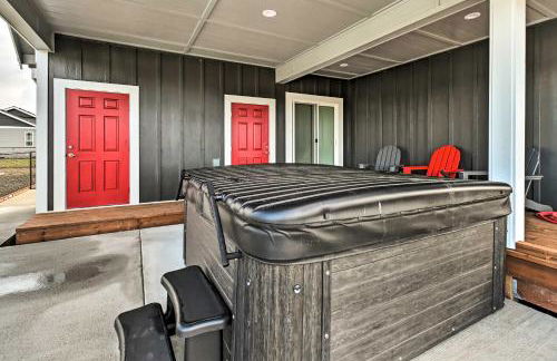 Ocean Shores Getaway with Fireplace and Hot Tub! - Foto 3