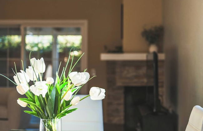 Spacious Retreat w Modern Decor and Private Yard - Photo 19