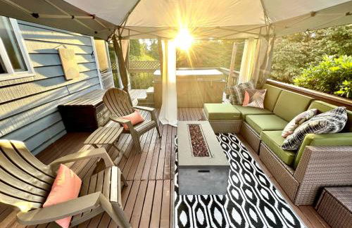 Spacious Retreat w/ Hot Tub. Perfect for Families - Photo 18