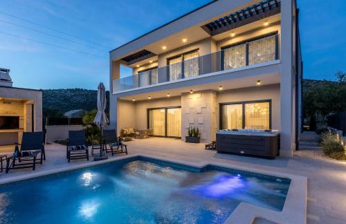 Luxury Villa Diana with heated pool and jacuzzi - Foto 64