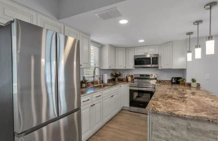 6 Bedroom with Guest House Walk to Lake & Shops - Foto 16