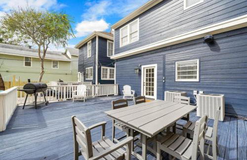 Cozy Home Near Downtown with a Pool and Fire Pit - Foto 27