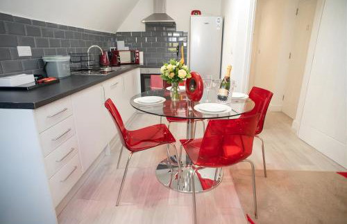 Rosey Lodge -1Bedroom Cousy Flat - Parking, Netflix, WIFI - Close to Blenheim Palace & Oxford - F5 - Photo 2